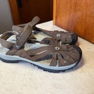 Keen Brown Sandals. Womens Size 8.